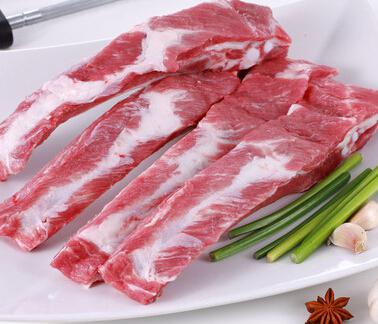 豬比人吃得好 黑豬肉價(jià)格怎能不高